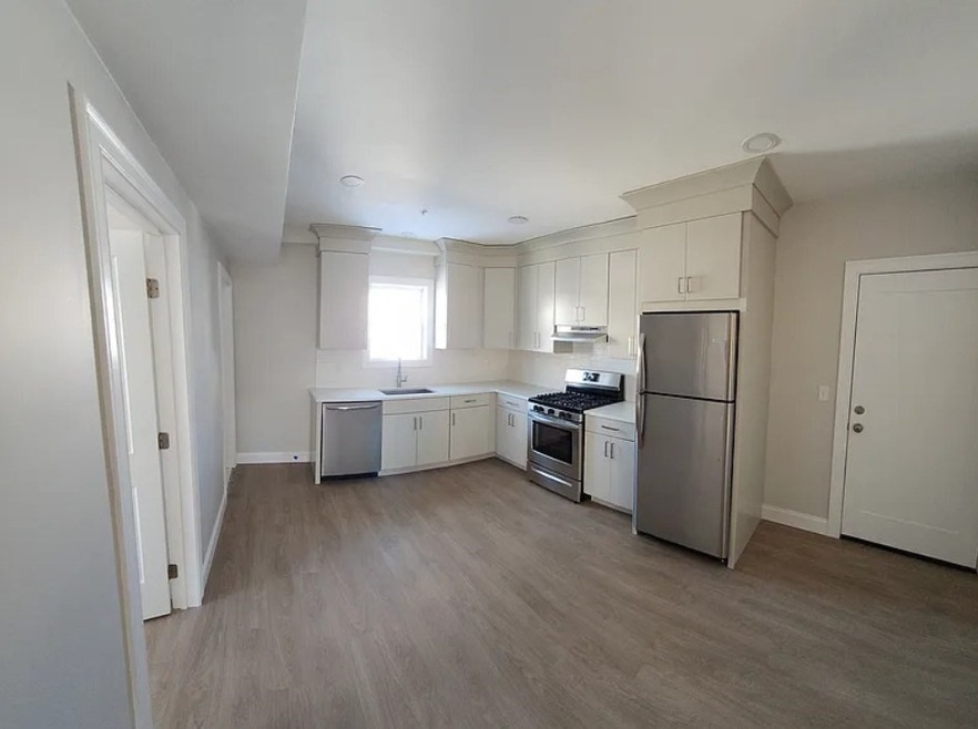 322 Brownell St unit 2 West, Fall River, MA 02720 - photo 1