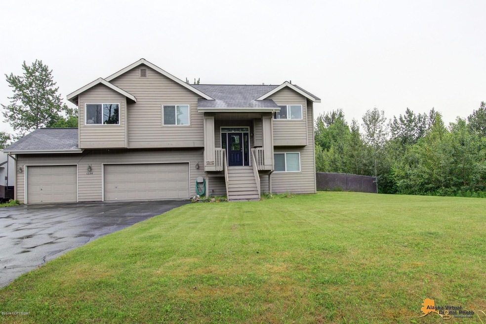 Exterior View w/ side yard