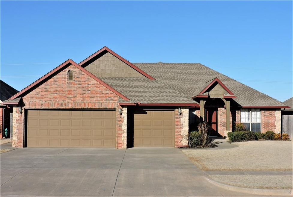 1001 Kelsi Dr, Moore, OK 73160 - photo 1