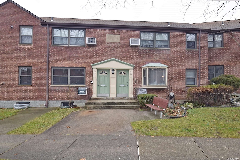 5771 246th Crescent unit L, Douglaston, NY 11362 - photo 1