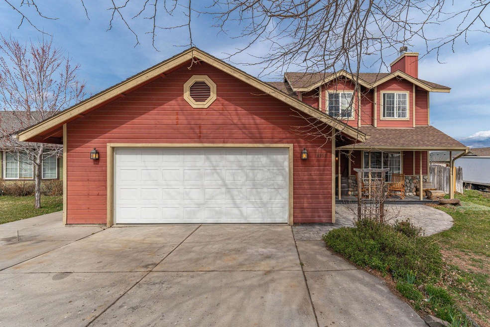 1955 NW Ivy Ave unit 2, Redmond, OR 97756 - photo 1