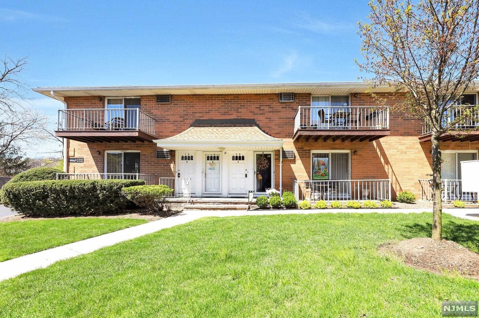 15 Cottage St unit 19-1A, Midland Park, NJ 07432 - photo 1