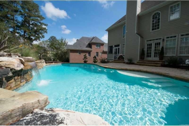 Swimming Pool/Hot Tub/Sauna. Heated pool with deep