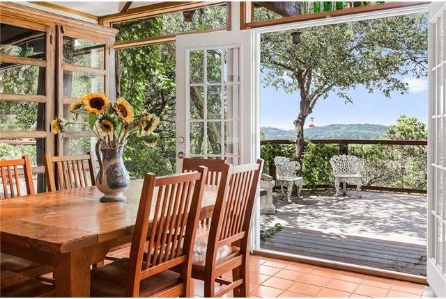 Dining area with direct access to large, lower lev
