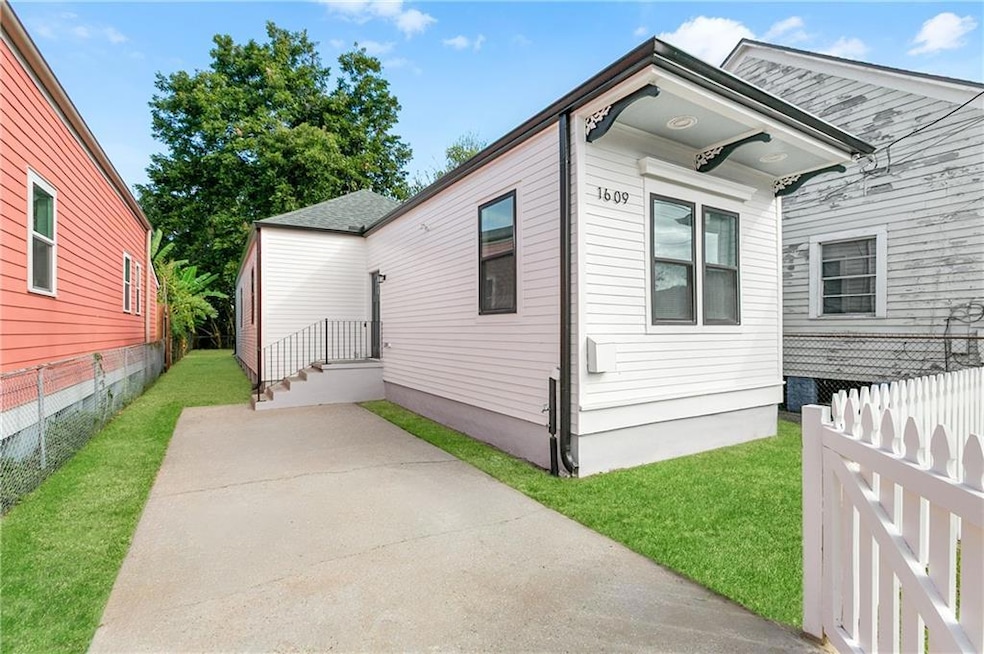 1609 Marais St, New Orleans, LA 70116 - photo 1