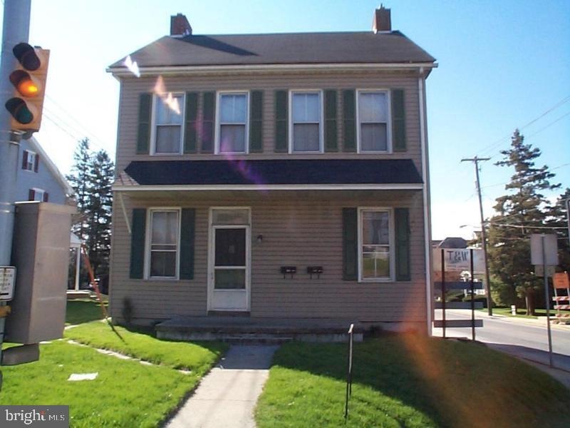 302 E Main St, New Holland, PA 17557 - photo 1