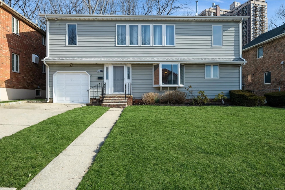 70-09 267th St, Glen Oaks, NY 11004 - photo 1