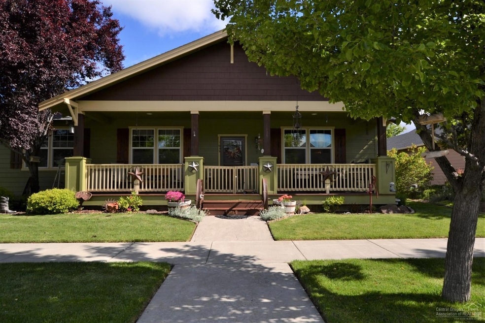 1635 NW Ivy Ave, Redmond, OR 97756 - photo 1