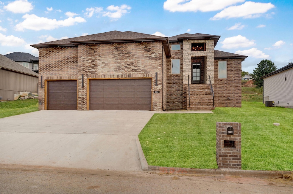 For Sale $362,900 • Co-Listing Agent