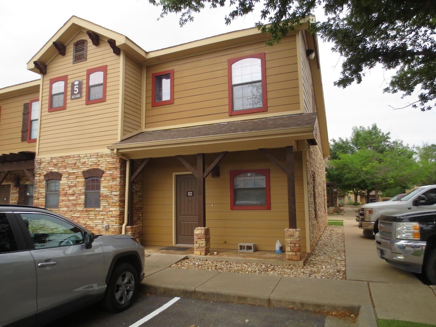 View of front facade featuring uncovered parking a