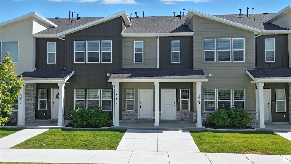 Under Contract $324,900 • Co-Listing Agent