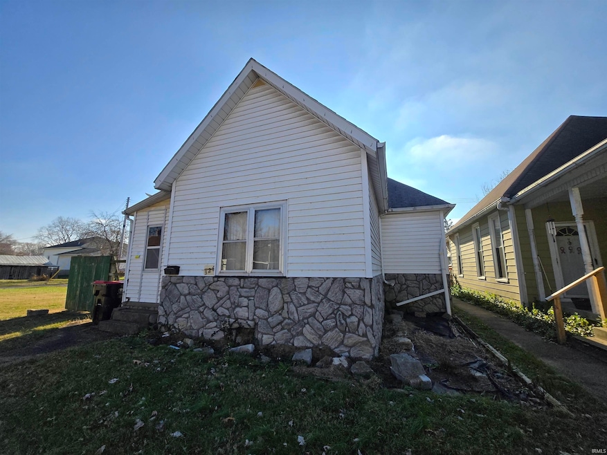 326 W 8th St, Mount Vernon, IN 47620 - photo 1