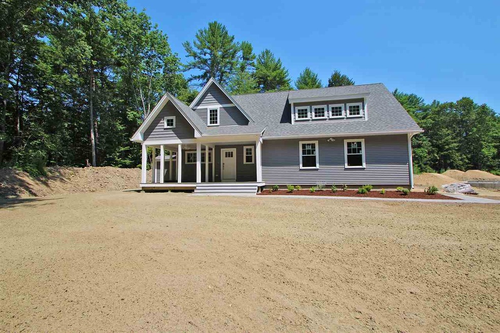 9 Oak St unit 3, Newmarket, NH 03857 - photo 1