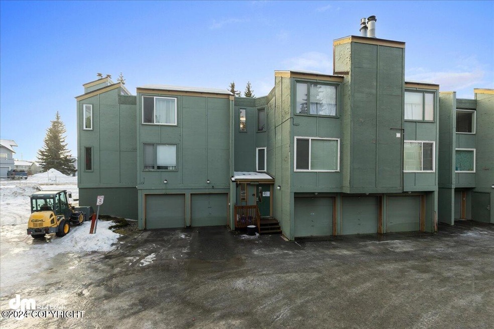 01-Exterior Front-DW-0402