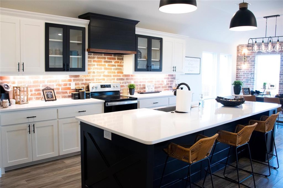 901 Rodgers Ave, Godley, TX 76044 - photo 1