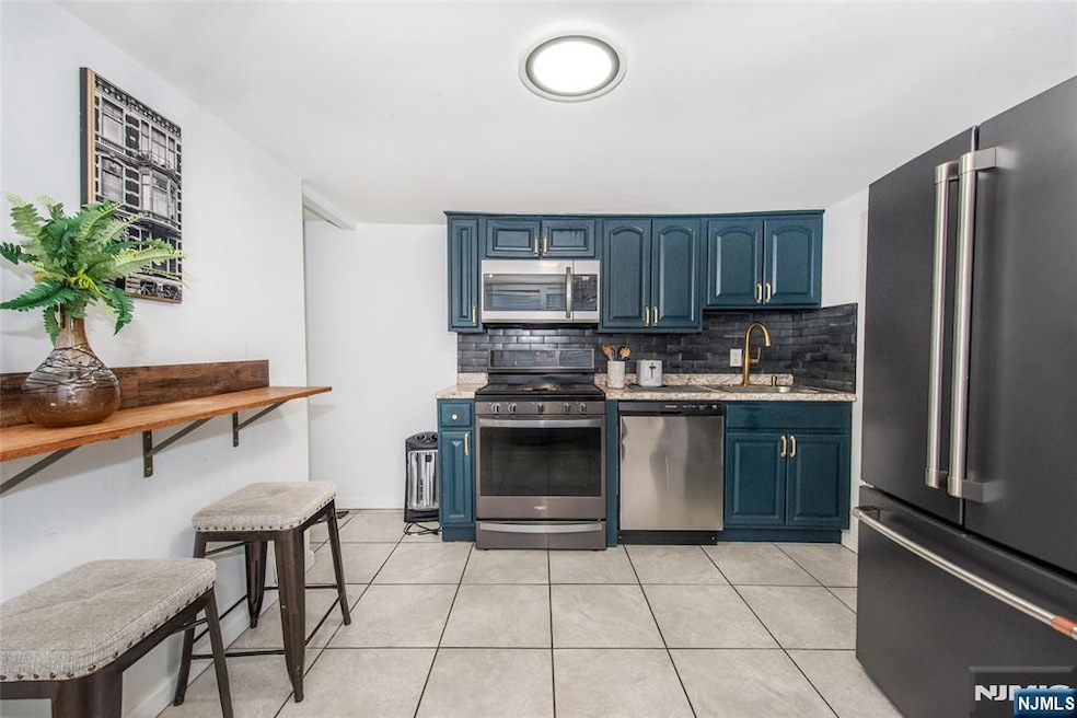 7 Calumet St, Newark, NJ 07105 - photo 1