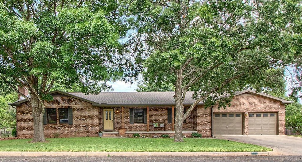 116 Edgewood Dr, Fredericksburg, TX 78624 - photo 1