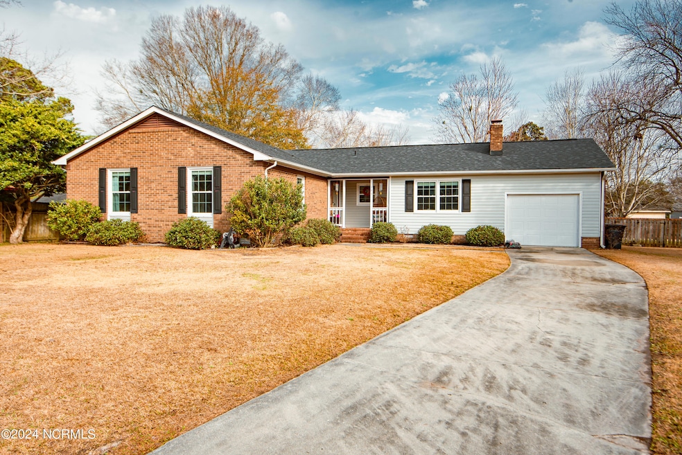 207 Cambridge Ct, Jacksonville, NC 28546 - photo 1