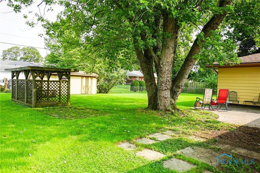 1527 Eastview Dr, Findlay, OH 45840 - photo 1