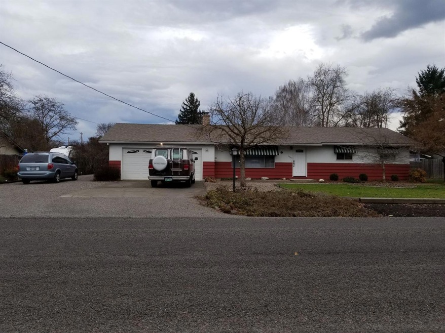 3290 Edella St, Central Point, OR 97502 - photo 1