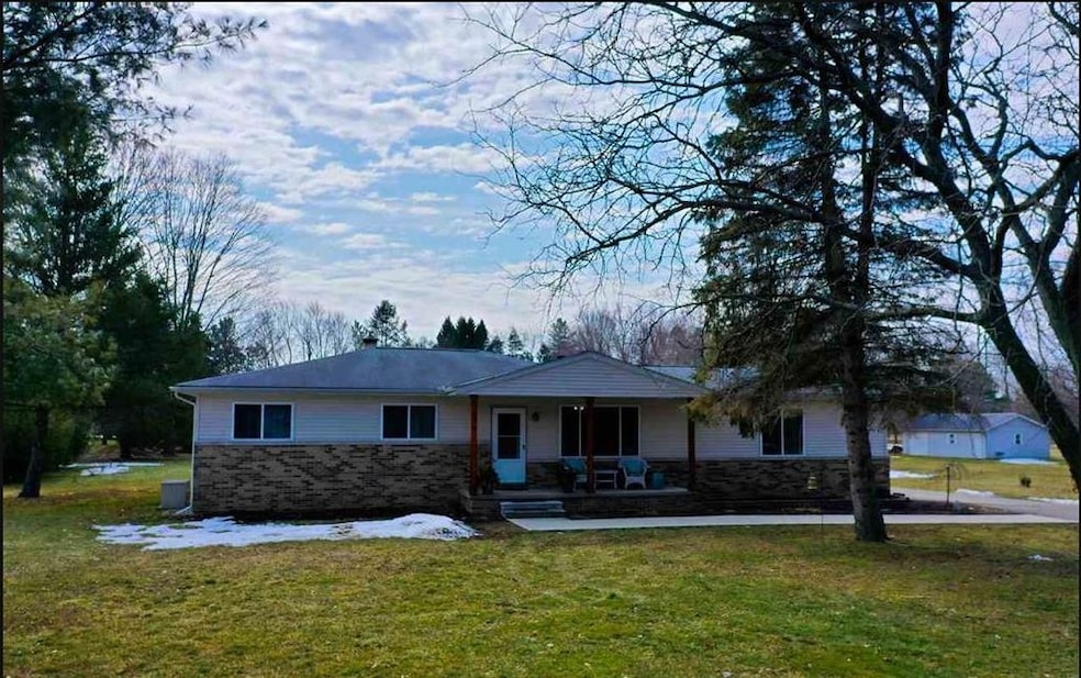 8151 Hill Rd, Swartz Creek, MI 48473 - photo 1