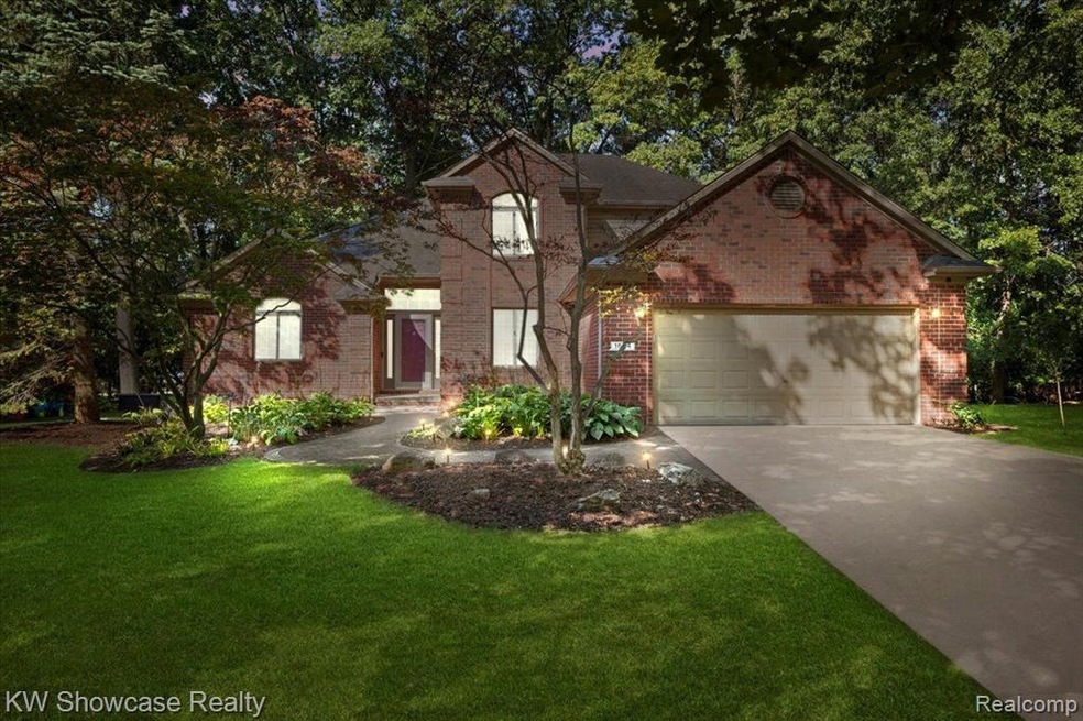 1604 Huntwood Park Ct, West Bloomfield, MI 48324 - photo 1
