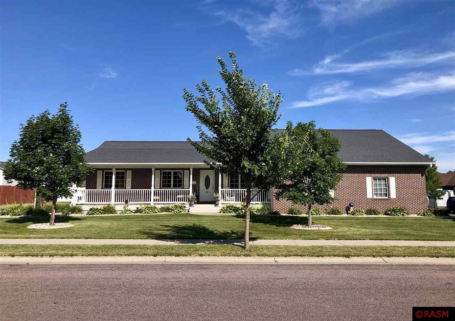 321 Maverick Dr, Mankato, MN 56001 - photo 1