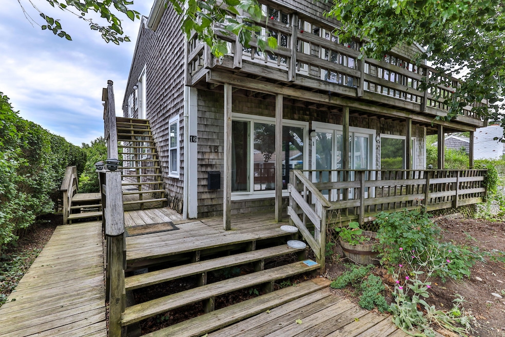 16 Brewster St, Provincetown, MA 02657 - photo 1