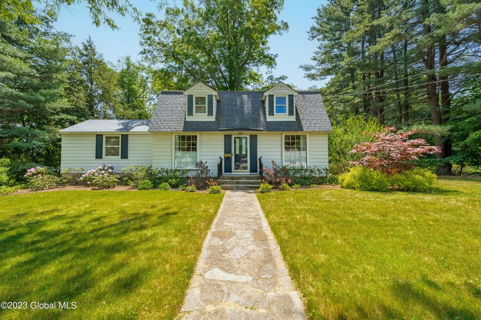 2314 Algonquin Rd, Schenectady, NY 12309 - photo 1