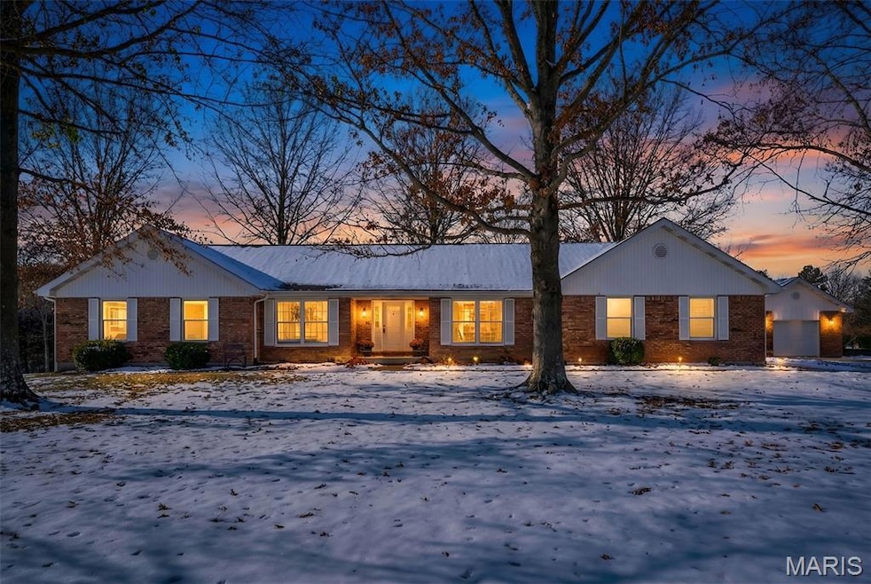 13 Jacks Cabin Dr, Defiance, MO 63341 - photo 1