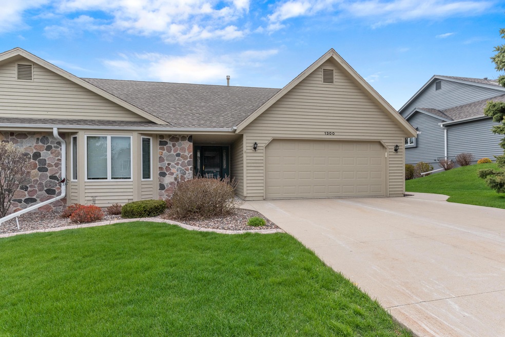 1300 Hidden Fields Ct-20