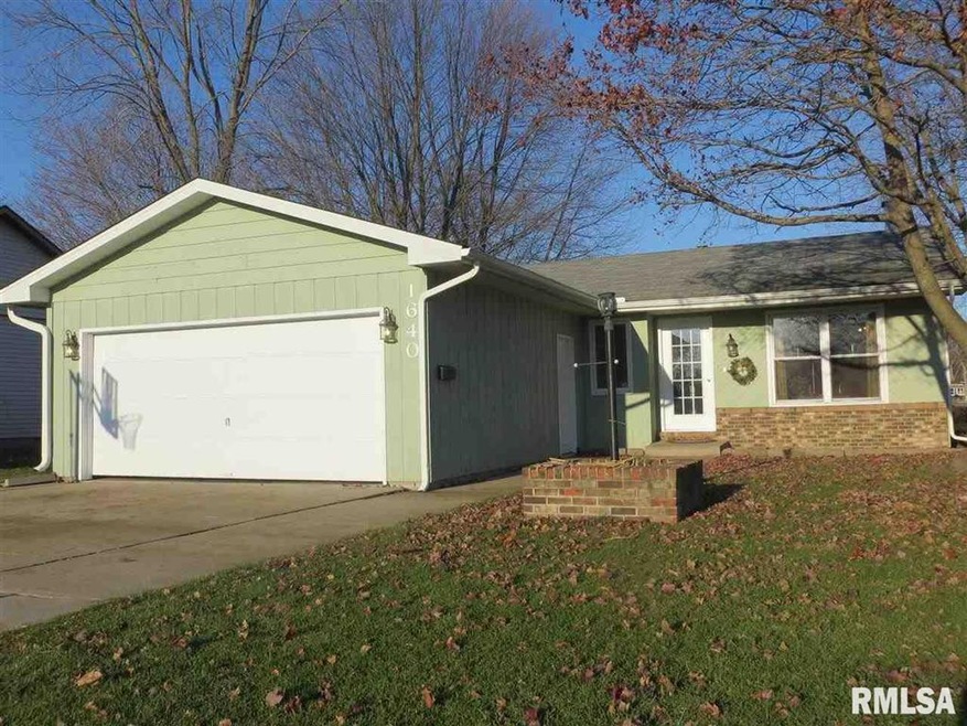 1640 Pulaski St, Lincoln, IL 62656 - photo 1