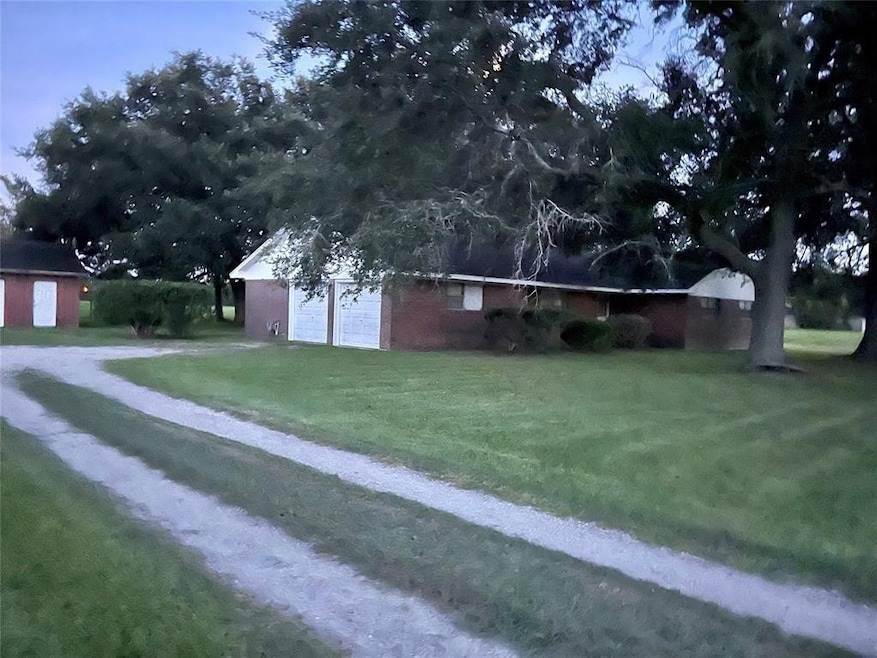 Drive way
