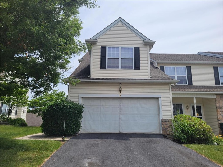 7 Cobblestone Dr, Easton, PA 18045 - photo 1