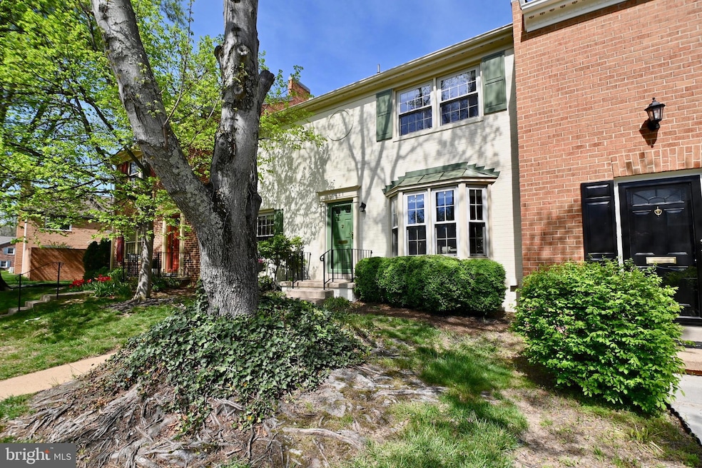 8532 Lakinhurst Ln, Springfield, VA 22152 - photo 1