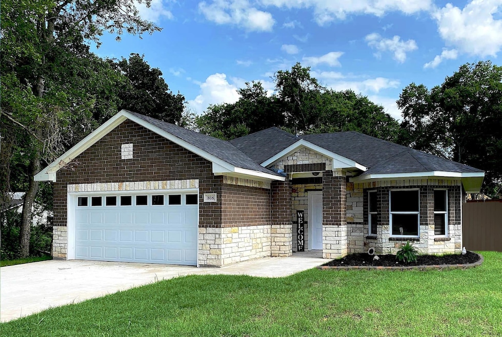 808 E 7th St, Bonham, TX 75418 - photo 1