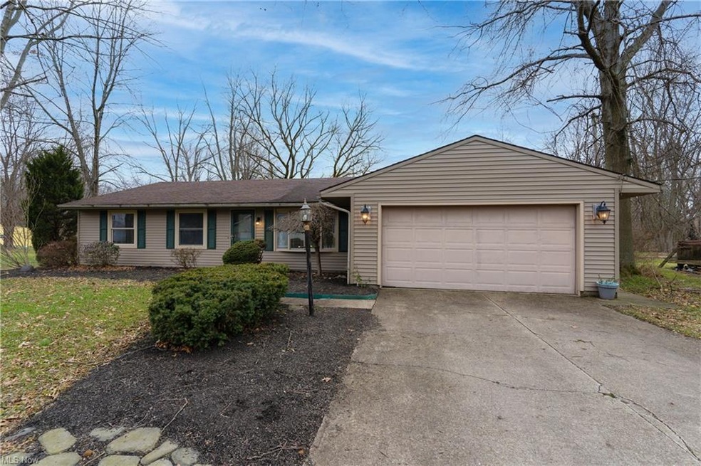 340 Buckeye Dr, Sheffield Lake, OH 44054 - photo 1