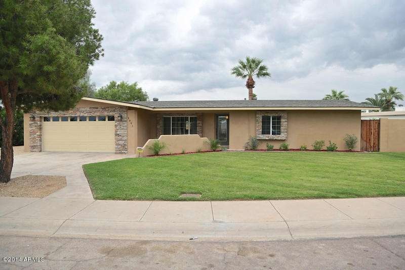 Fresh Smooth Stucco & Ledge Stone Trim