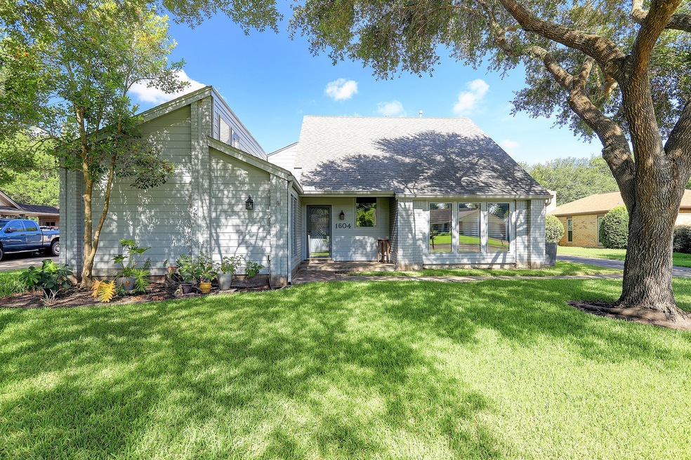 1604 Cedar Dr, Richmond, TX 77469 - photo 1