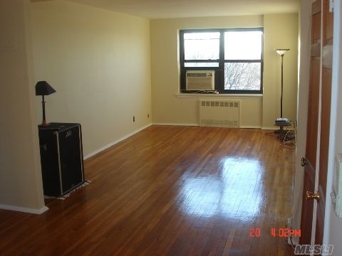 13812 28th Rd unit 5 E, Flushing, NY 11354 - photo 1