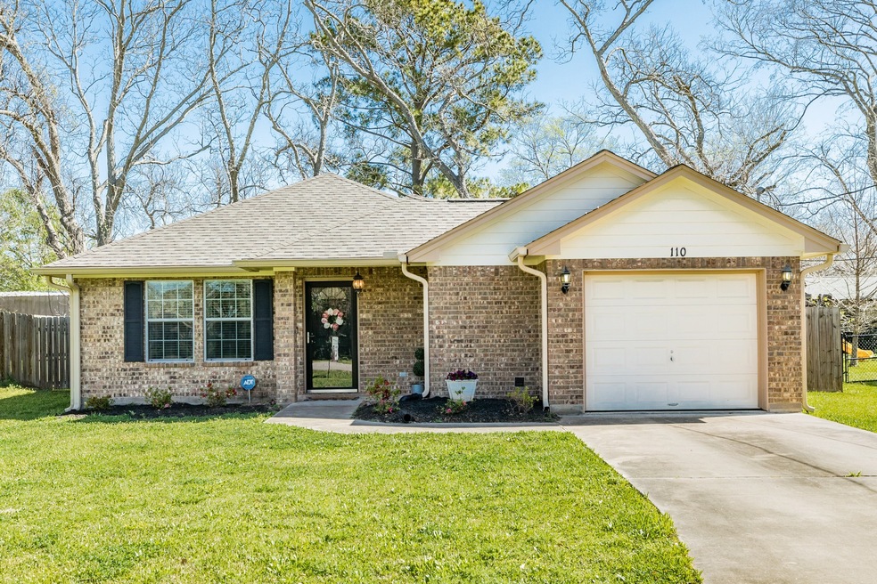 110 Yerby St, Brazoria, TX 77422 - photo 1
