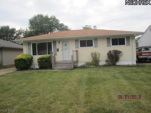 326 Erieview Blvd, Sheffield Lake, OH 44054 - photo 1