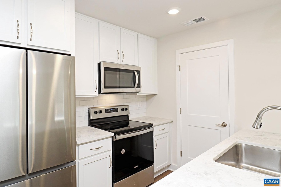 5063 Mary Jackson Ct unit B, Lake Monticello, VA 22902 - photo 1