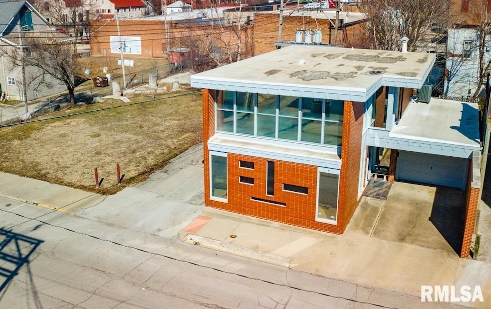 314 Pulaski St, Lincoln, IL 62656 - photo 1