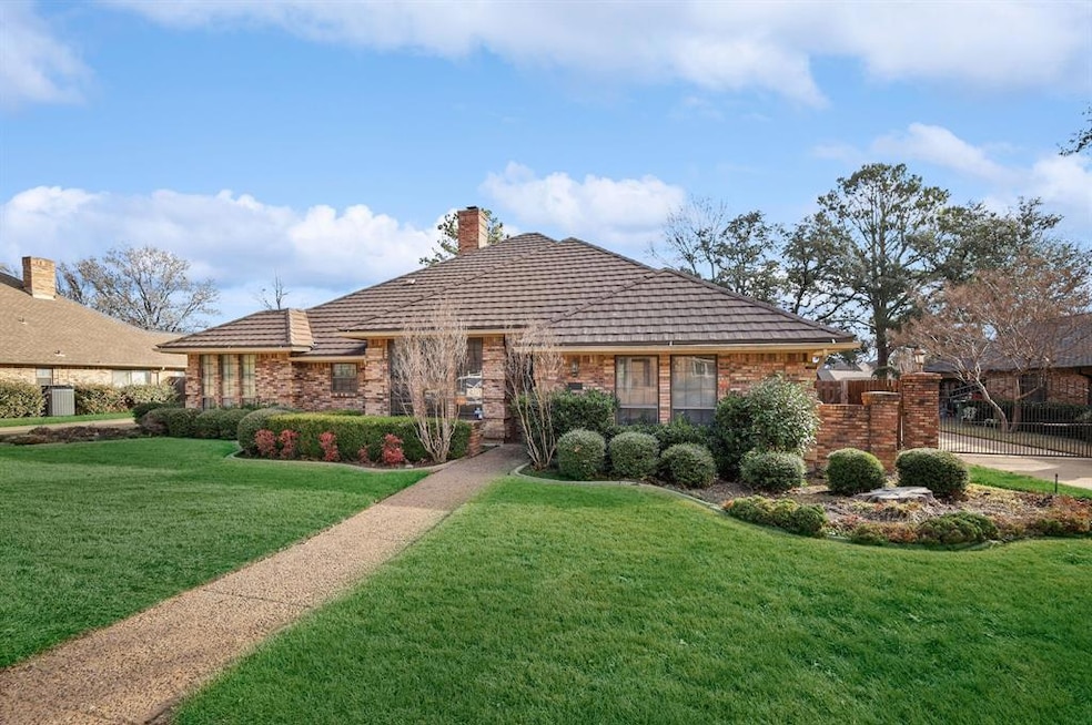 3812 Laurel Ln, Bedford, TX 76021 - photo 1