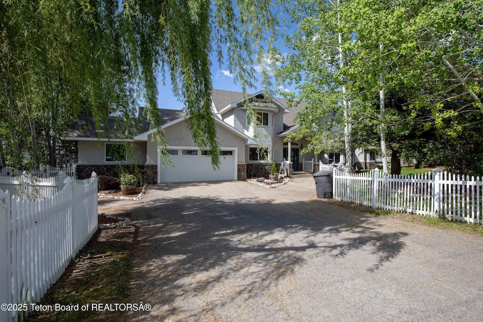 For Sale $2,395,000 • Co-Listing Agent