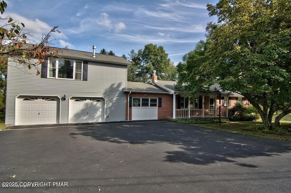 305 Camelot Dr, Stroudsburg, PA 18360 - photo 1