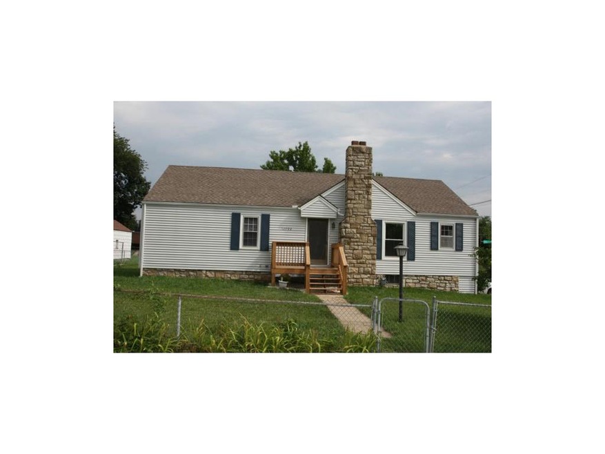 12702 Circle Dr, Shawnee, KS 66216 - photo 1