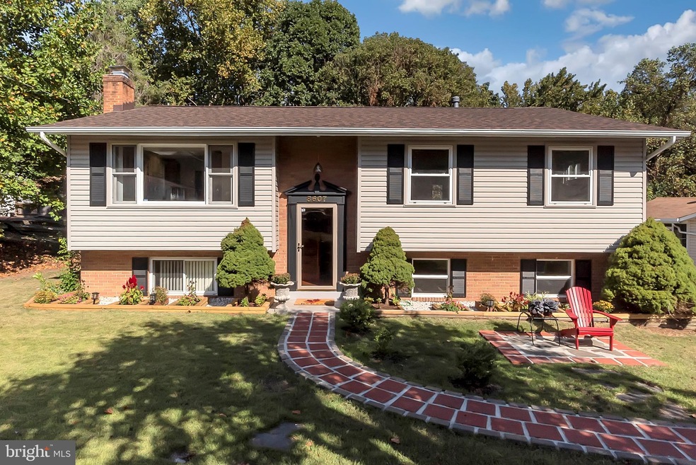 8607 Lagrange St, Lorton, VA 22079 - photo 1