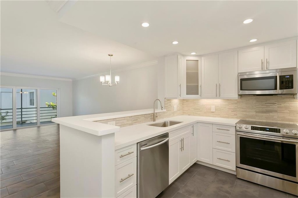 White quartz countertops, maple wood boxes, soft c